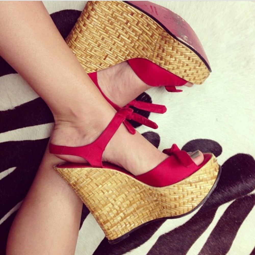 Dolce & Gabbana Runway Red Bow Woven Wicker Platform Wedges Sandals 5 35 Rihanna